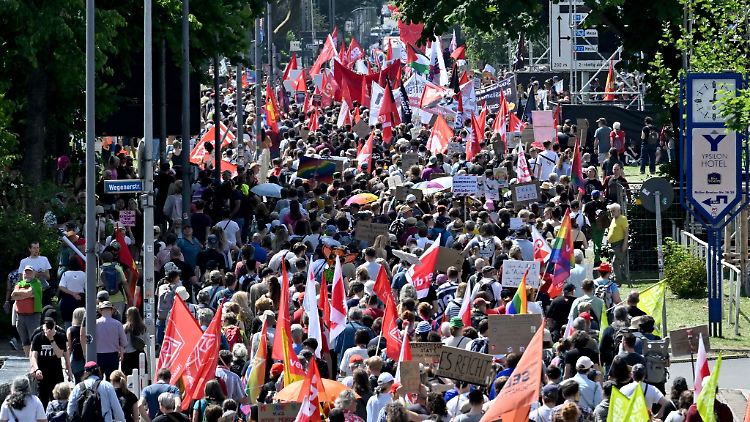 Massenprotest gegen den AfD Bundesparteitag